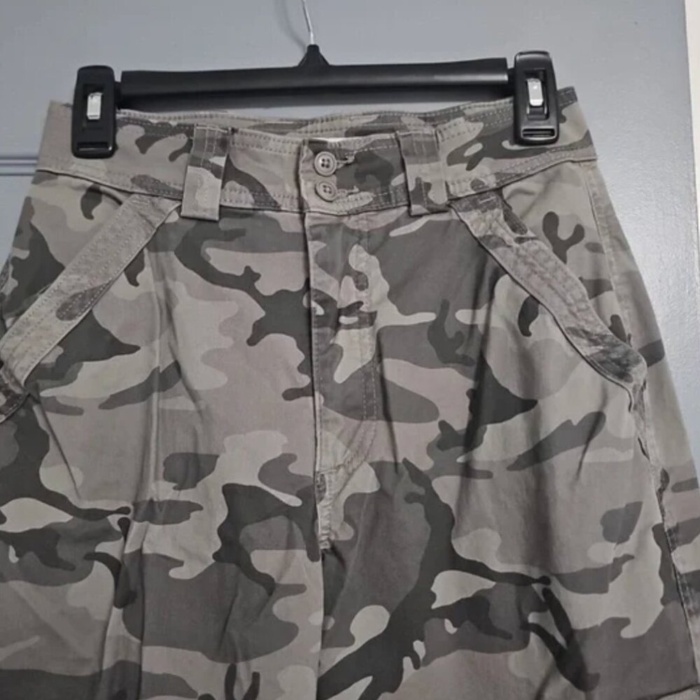 Abercrombie & Fitch Camo Cargo Pants – Size 26 (Curve Love)